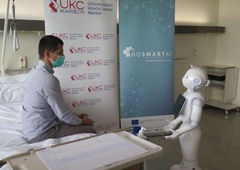 V mariborski bolnišnici nekatera dela namesto medicinskega osebja opravlja robot: pacienti razkrivajo, kako se obnese