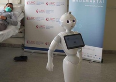 Slovenska bolnišnica prva na svetu, kjer bo za bolnike skrbela humanoidna robotka