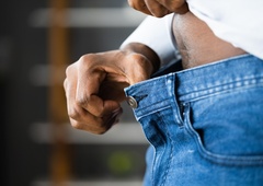 Moški o tegobah, ki jih prinese življenje z velikim penisom