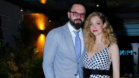 Nova fotografija noseče izbranke Petra Graša