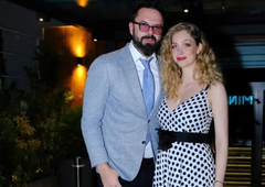 Nova fotografija noseče izbranke Petra Graša