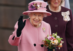  Poklon, kot ga ne pomnimo! Kraljica Elizabeta ll. filmsko na turistični destinaciji