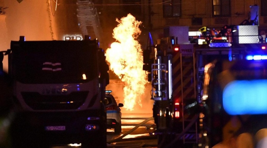 Zaradi počenega cevovoda je izbruhnil ogromen požar (foto: Twitter/Jutranji list)