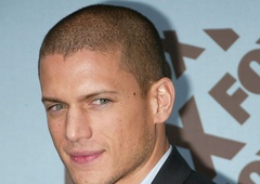 Seksi igralec iz uspešnice Beg iz zapora praznuje ABRAHAMA