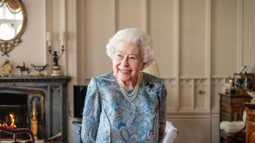 Ste se spraševali, zakaj kraljica Elizabeta II. vedno nosi bisere? Našli smo odgovor!