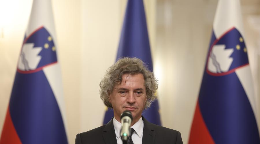 Golob pojasnjuje: stroške družinskih članov poravnam sam (foto: Bobo)