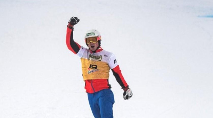 Za zaključek sezone se je gol spustil po snežni strmini (foto: Twitter/fissnowboard)