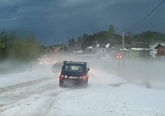 (VIDEO) Tudi nad Hrvaško so se razbesnele krute nevihte s točo!