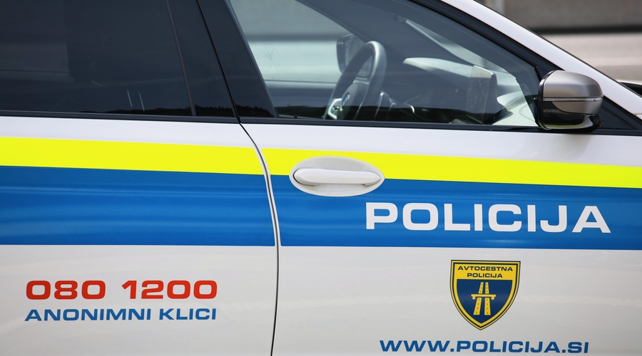 Pretepla sta ga, ker jima ni želel izročiti denarja (foto: Aleksandra Saša Prelesnik)