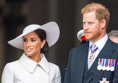 Kam sta med praznovanjem kraljičinega jubileja izginila Harry in Meghan?