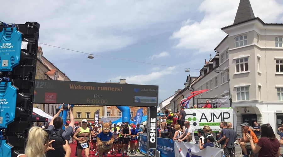 Po 12-ih urah so končno prenehali s tekom (foto: Facebook/Slovenian 12 HOUR RUN)