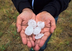 Izdano oranžno opozorilo! Kje bo znova padala toča?