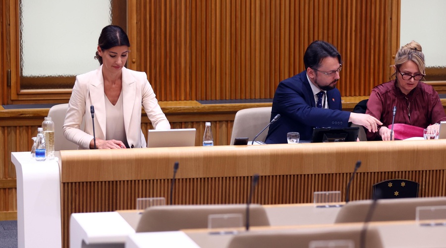 Očitno vlada dela vse na svojo roko: o nakupu "degradirane nepremičnine" vrhovno sodišče ni bilo seznanjeno (foto: Bobo)