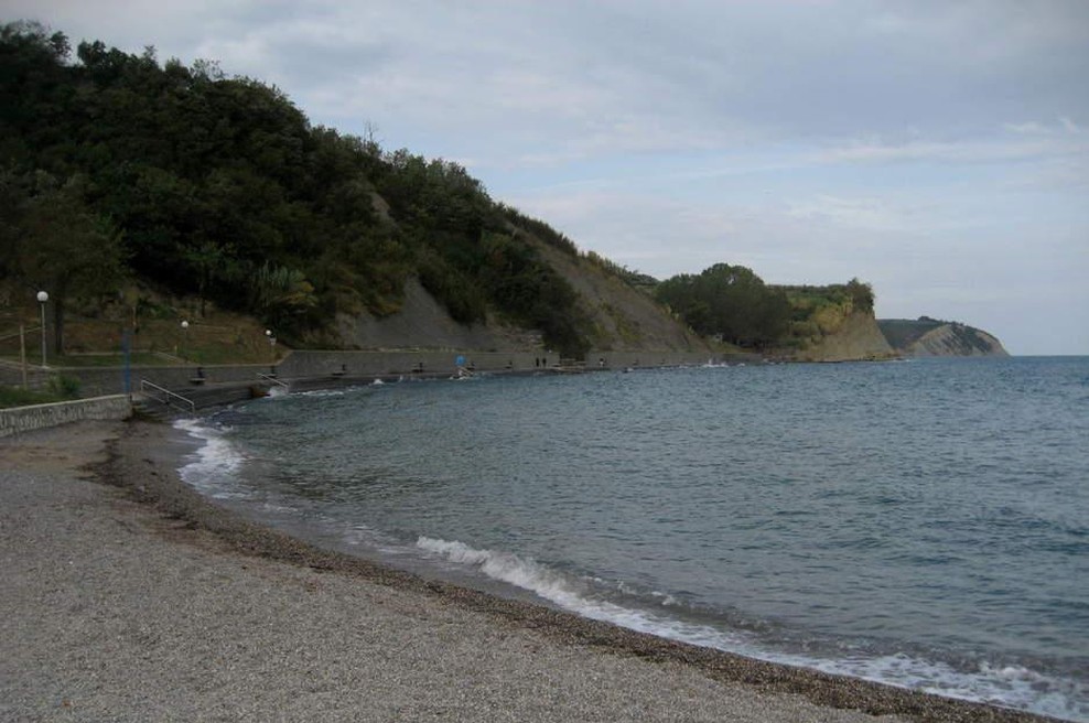 Med plavanjem jo je obšla slabost. Negibna je ležala v morju (foto: kraju.eu)