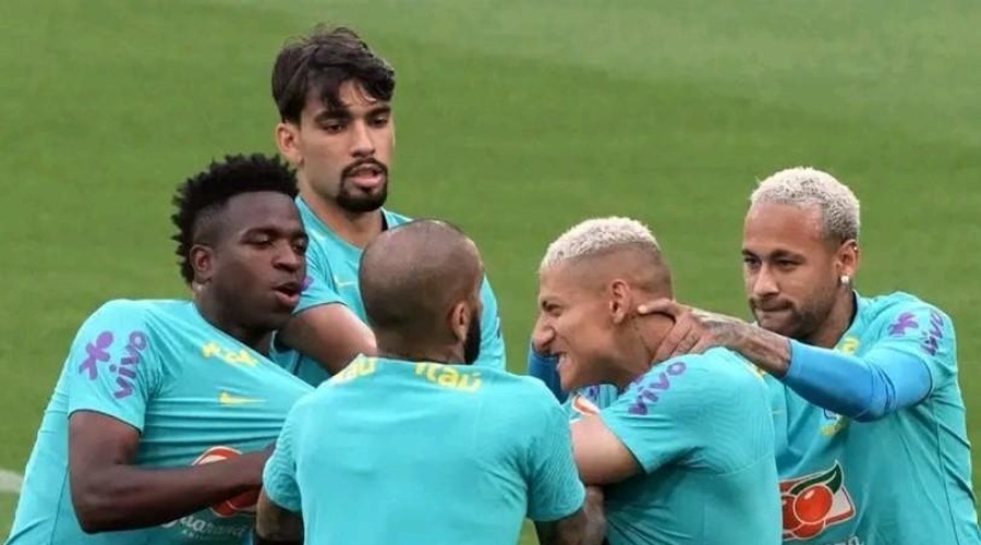 Kaj se je v resnici dogajalo na treningu Brazilije ali kako hitro se širijo lažne novice (foto: Twitter/Frank)