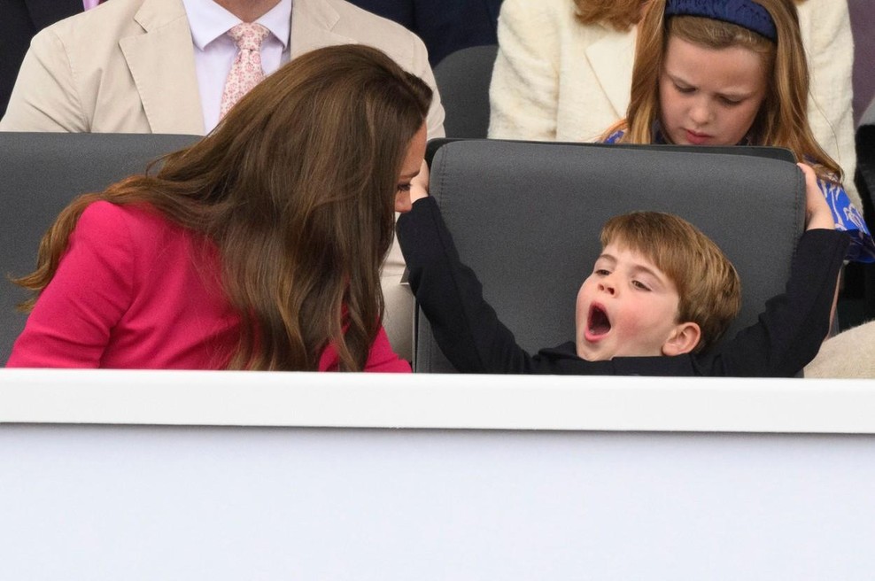 VIDEO: Tega ne smete zamuditi! Poglejte, kako je Kate Middleton njen najmlajši sin Louis spravljal v zadrego (foto: Profimedia)