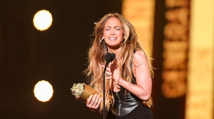 (VIDEO) J.Lo šokirala v zahvalnem govoru: "Hvala vsem, ki ste mi lagali in mi zlomili srce." (foto: Profimedia)