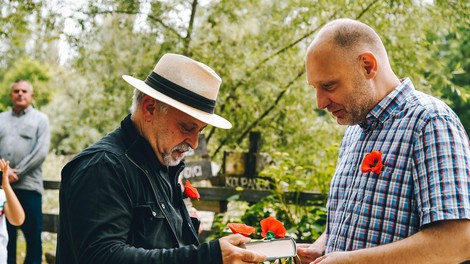 Reka Mura je prisluhnila svojemu poetu Feriju Lainščku