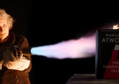 Ne boste verjeli, kaj je avtorica Dekline zgodbe počela s svojim romanom