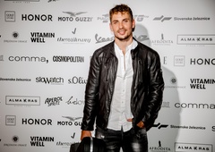 https://www.metropolitan.si/scena/glasba/zan-sercic-na-odru-kar-z-motorjem/ 