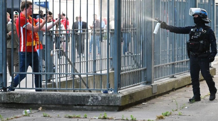 Potrjeno: pariška policija je pred finalom lige prvakov zatajila (foto: Twitter/The Irish post)