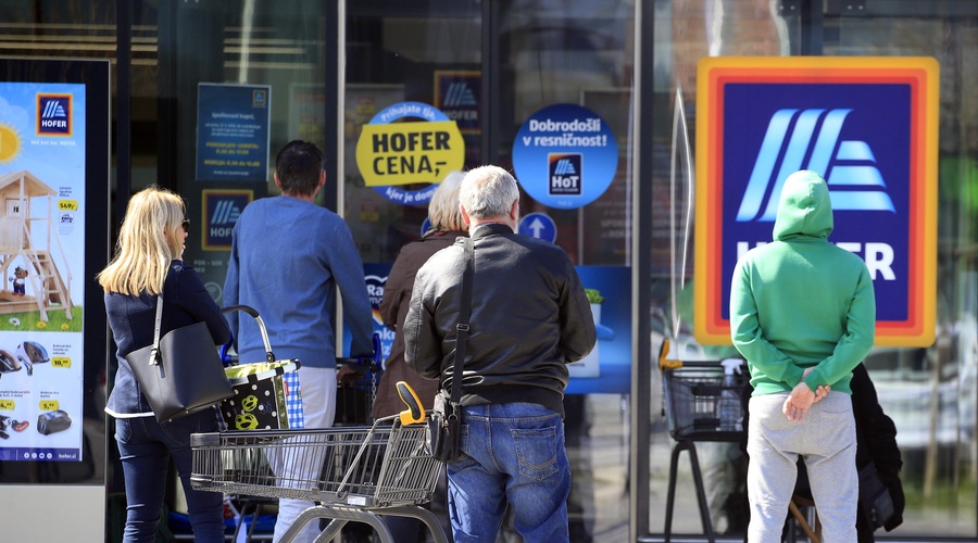 Zakaj so v Sloveniji nekateri Hoferjevi izdelki dražji kot v Avstriji? (foto: Bobo)