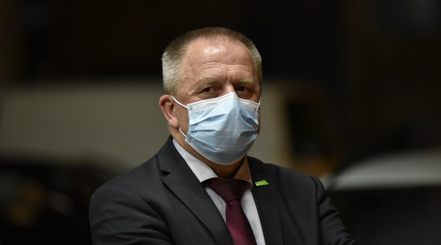 Na dan prihajajo nove PRESENETLJIVE podrobnosti o ozadju poslov z respiratorji (foto: Bobo)