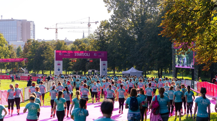 DM tek: vijoličast Tivoli privabil več kot 8 tisoč tekačev in tekačic (foto: DM)
