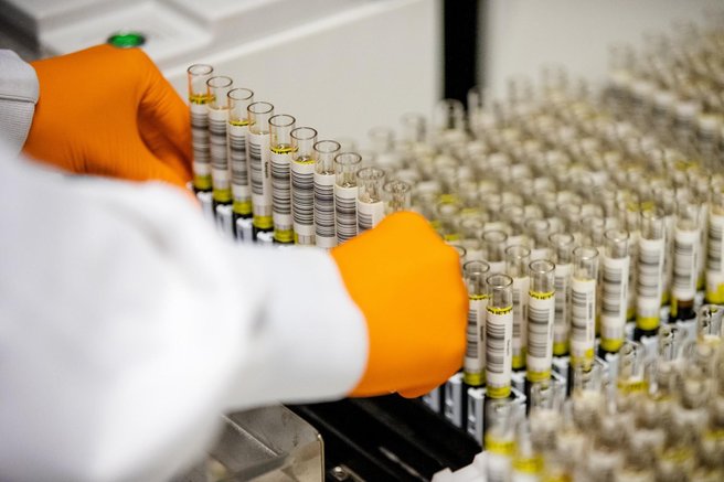Smrtonosni virus se nevarno širi: potrdili prvi primer v Evropi
