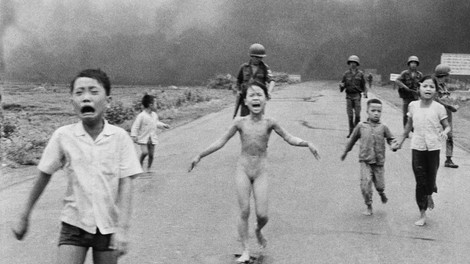 50 let od tragedije in kultne fotografije: kdo je napalmovo dekle?