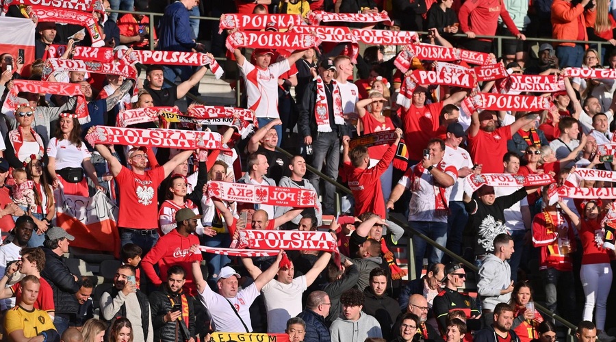 Kaos na tribuni: navijači so se stepli med seboj (foto: Profimedia)