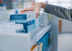 Slovenska občina z nakupom zaščitnih mask kršila zakon