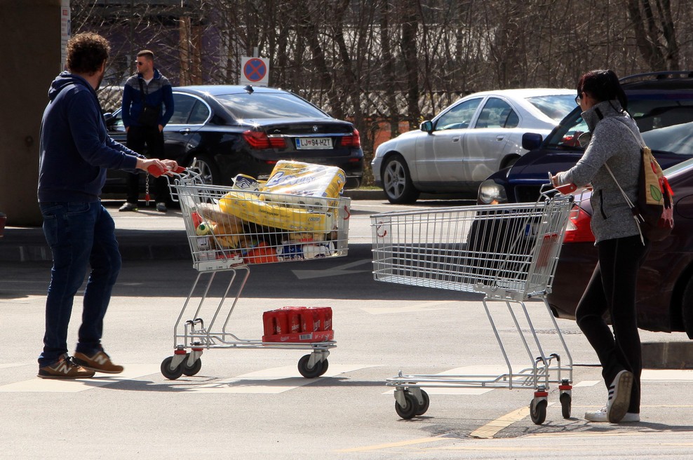 Pozor! Zaradi prisotnosti bakterije s polic umikajo TA izdelek! (foto: Bobo)