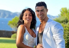 Ronaldo in njegova izbranka raznežila z novimi družinskimi fotografijami