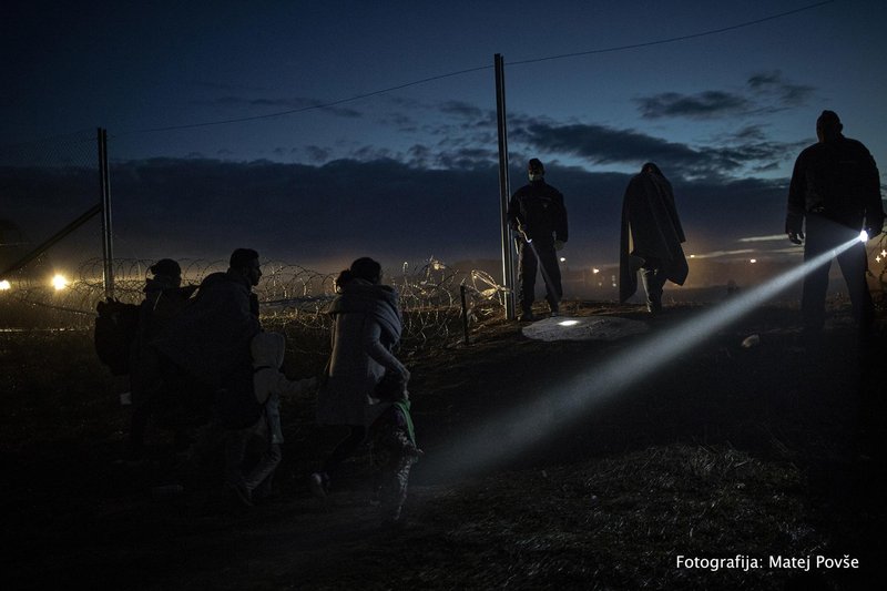 Begunci iz Sirje na hrvaško-madžarski meji, Botovo, Hrvaška, oktober, 2015