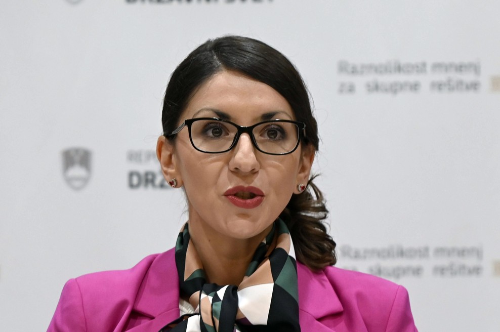 Ministrica za digitalno preobrazbo kritična do bonov: "Jezna sem, da porabljamo toliko denarja za nakup opreme." (foto: Bobo)
