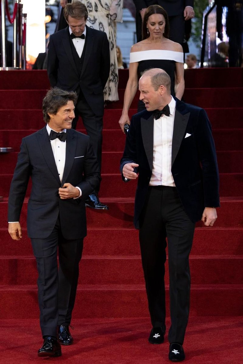 Tom Cruise in princ William, v ozadju tudi Kate Middleton