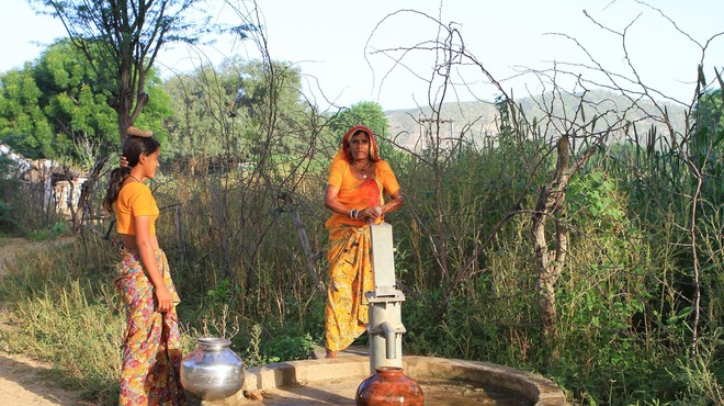Grozljivka v Indiji: borba za dečka, ki je obtičal v vodnjaku med kačami in škorpijoni (foto: Profimedia)