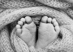 Tragedija, ki ji ni para: umrl dvomesečni dojenček