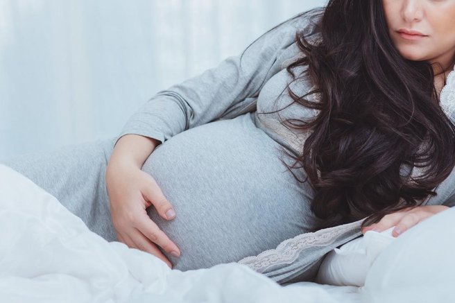 Korak bližje enakopravnosti: biomedicinska pomoč tudi za samske in istospolne ženske