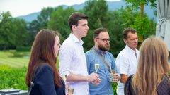 FOTO: Vse najboljše, N1 Slovenija! Poglejte, kako so praznovali prvo obletnico