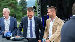 FOTO: Vse najboljše, N1 Slovenija! Poglejte, kako so praznovali prvo obletnico