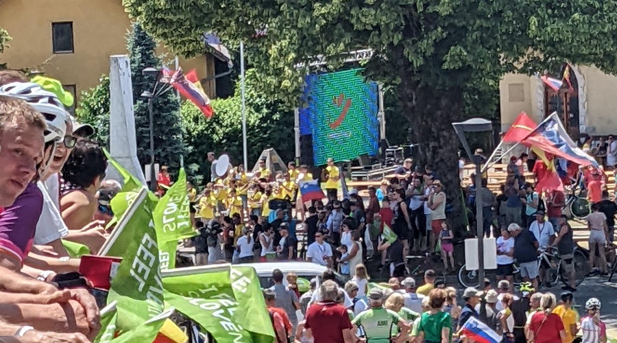 VIDEO: Noro! Kakšno navijaško vzdušje v Pogačarjevi Komendi (foto: Š.Š.)