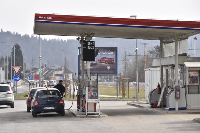 Petrol si je premislil in preklical enourno zaprtje prodajnih mest