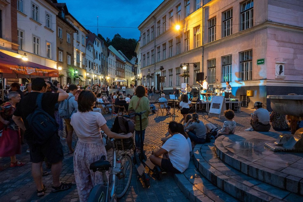 Kje vse boste lahko TO POLETJE uživali v BREZPLAČNIH koncertih?