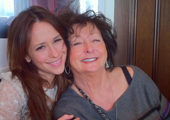 Hollywoodska zvezdnica se spominja pokojne mame: "Nikoli ne bom pozabila, da se nisem poslovila od nje."