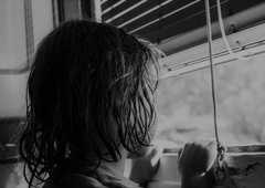 3-letnik je padel iz 7. nadstropja stanovanjske zgradbe