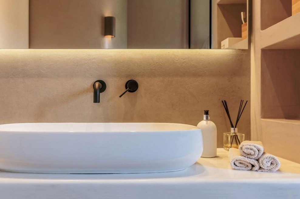 Zakaj ne smete več piti vode iz hotelske pipe? (foto: Profimedia)