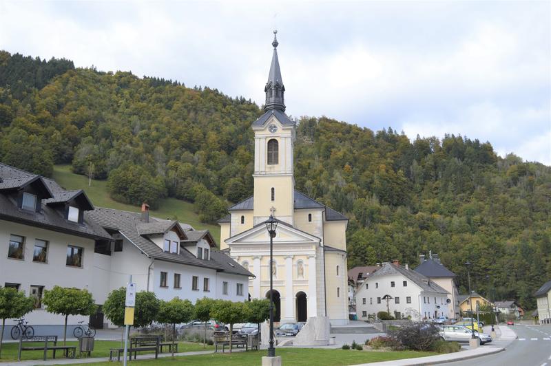Župnijska cerkev sv. Antona Puščavnika v Železnikih.