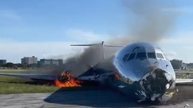 VIDEO: Zagorelo je potniško letalo! Iz njega je v naglici bežalo 126 potnikov (foto: Twitter/posnetek zaslona)